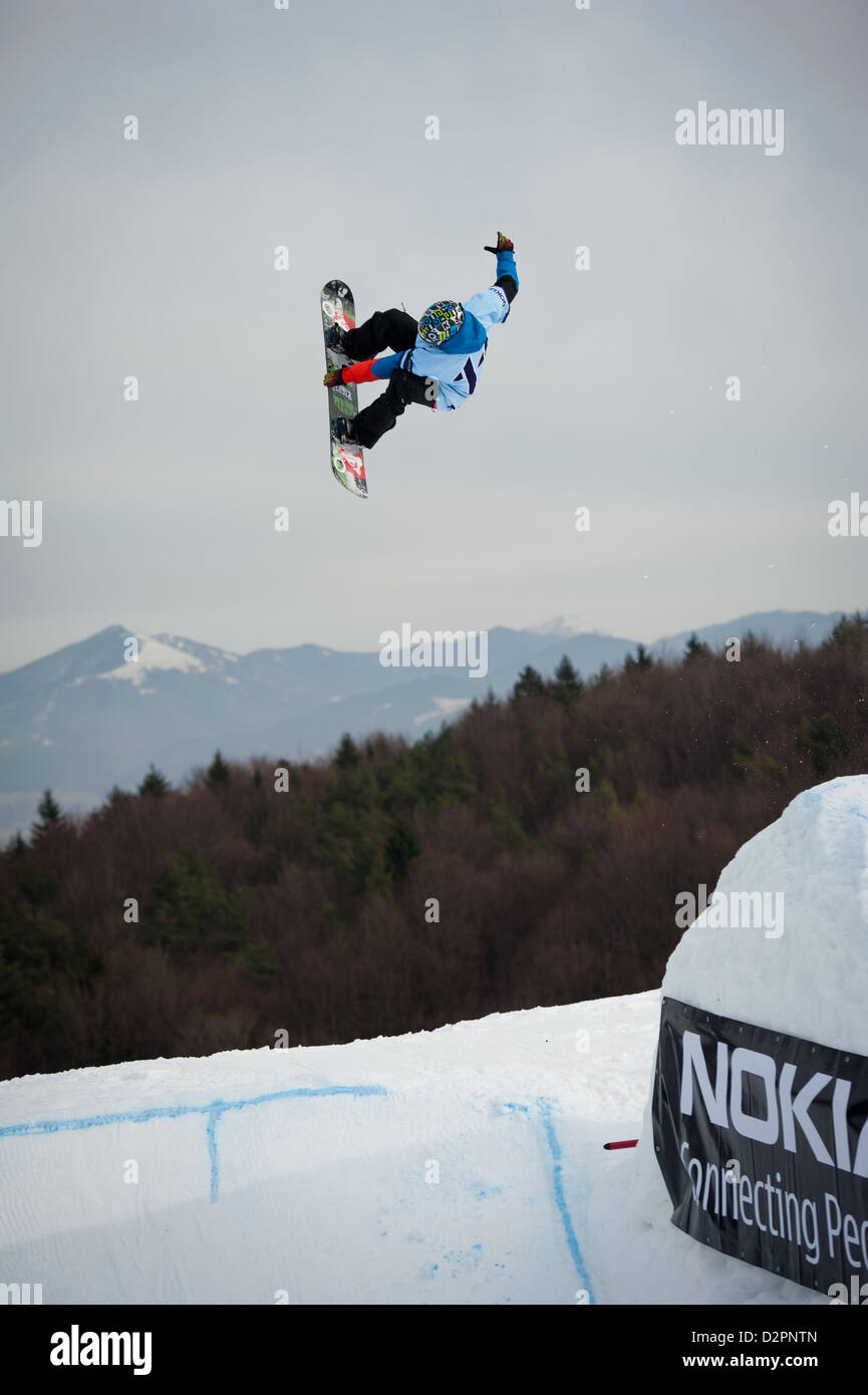 VALCA, Slovaquie - 13 février : saut de Matej Matys en ronde finale de Nokia Freestyle Tour 2011 le 13 février 2011 à Valca Banque D'Images
