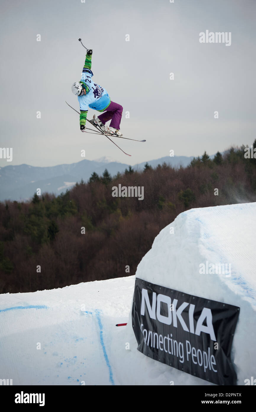 VALCA, Slovaquie - 13 février : saut de Juraj Bernat en ronde finale de Nokia Freestyle Tour 2011 le 13 février 2011 à Valca Banque D'Images