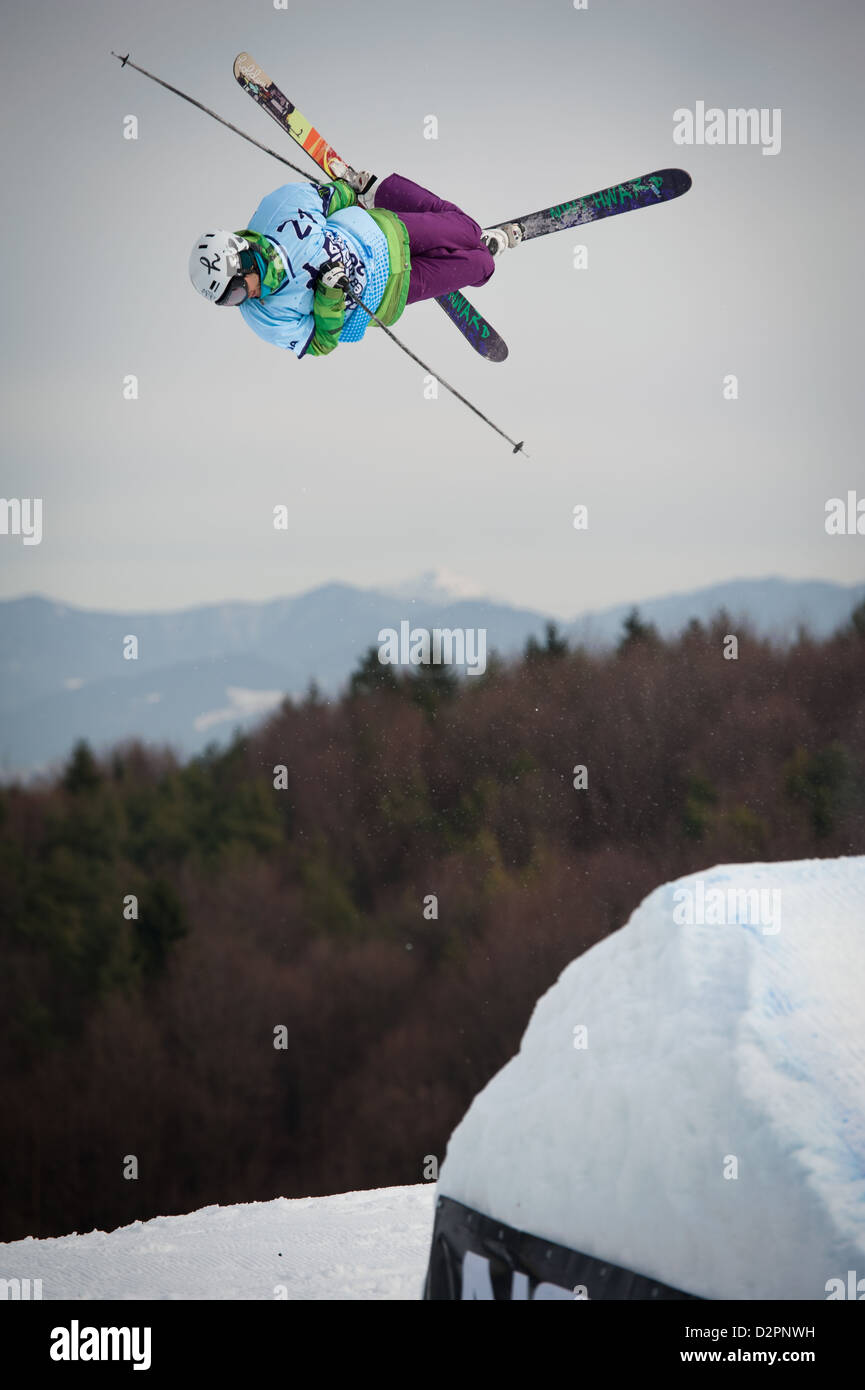 VALCA, Slovaquie - 13 février : saut de Juraj Bernat en ronde finale de Nokia Freestyle Tour 2011 le 02/13/2011 à Valca, Slovaquie Banque D'Images