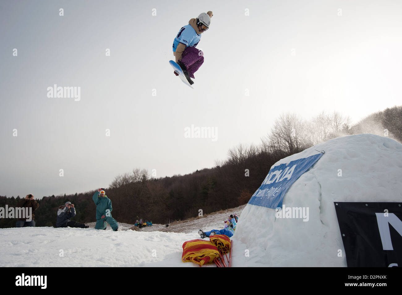 VALCA, Slovaquie - 13 février : saut de Dusan Bizik Nokia au Freestyle Tour 2011, le 13 février 2011 à Valca, Slovaquie Banque D'Images