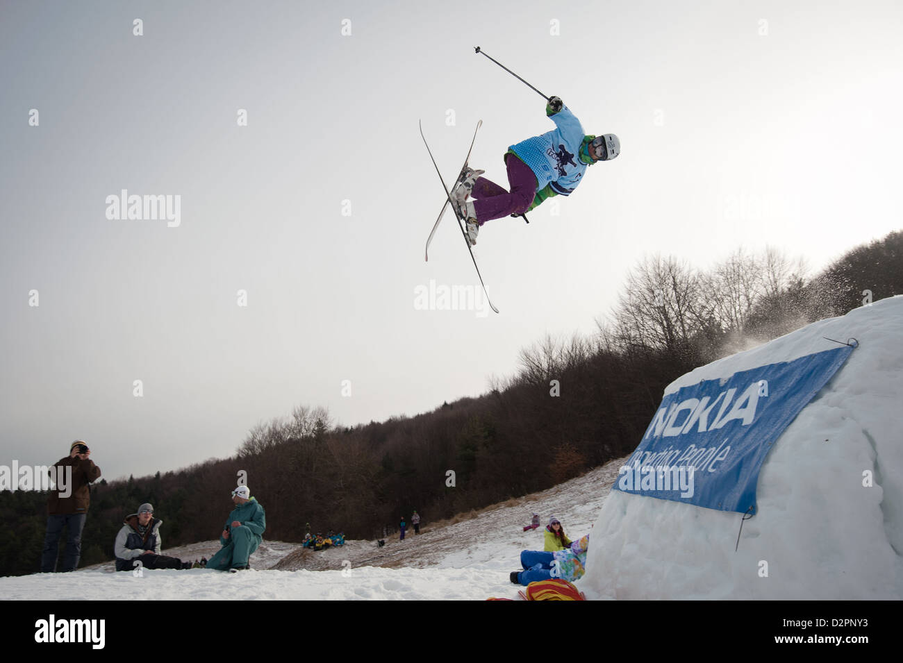 VALCA, Slovaquie - 13 février : saut de Juraj Bernat dans Nokia Freestyle Tour 2011, le 13 février 2011 à Valca, Slovaquie Banque D'Images