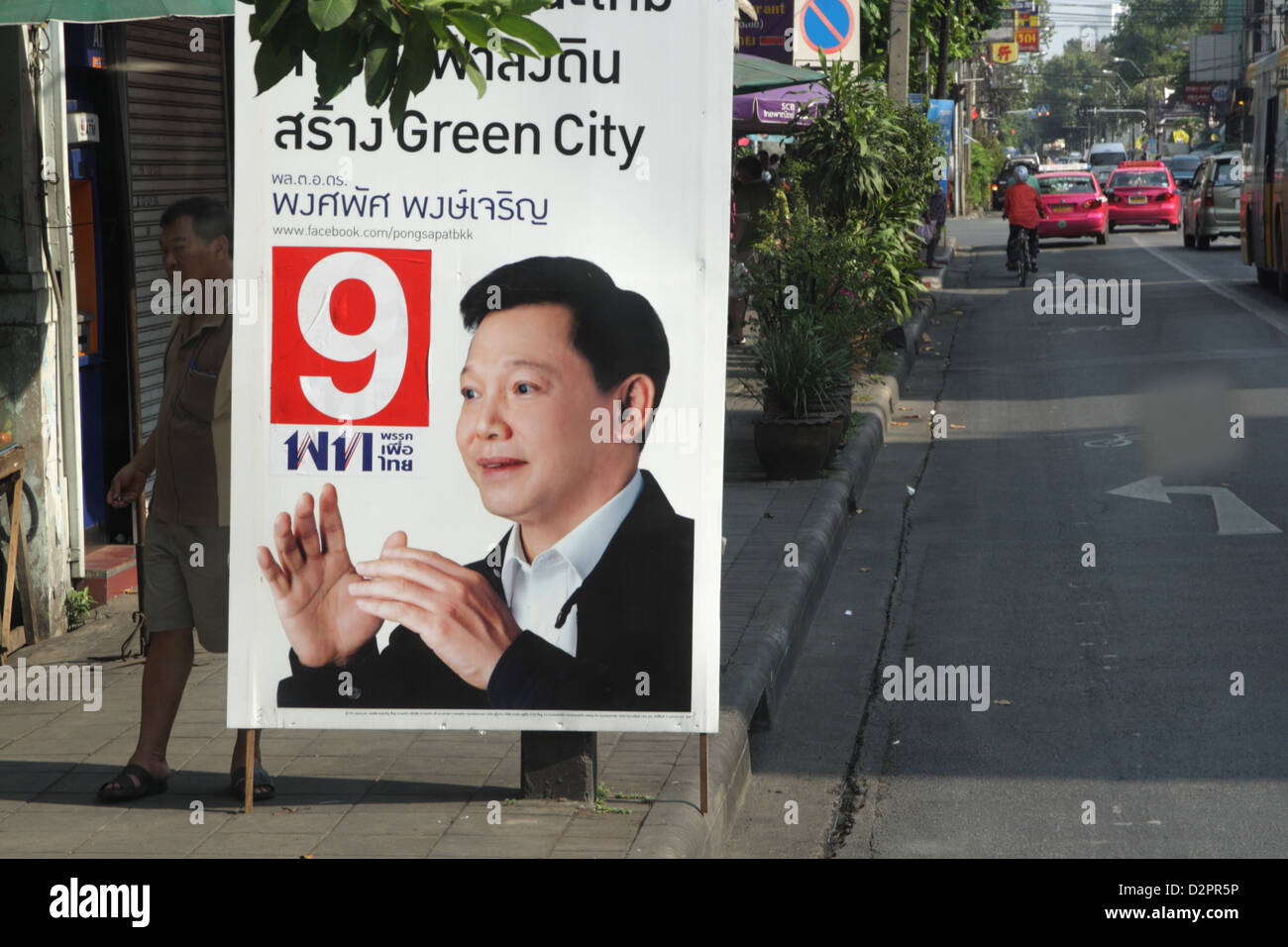 Pongsapat Pongcharoen Pol Gen bannière de la campagne sur l'élection du gouverneur de Bangkok , 2013 Banque D'Images