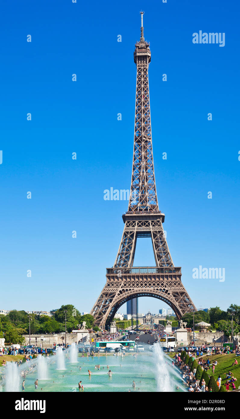 La Tour Eiffel et le Trocadéro Fontaines, Paris, France, Europe Banque D'Images