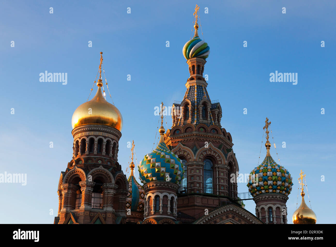 Les dômes de décoration de l'Église sur le sang, l'UNESCO World Heritage Site, Saint-Pétersbourg, Russie, Europe Banque D'Images