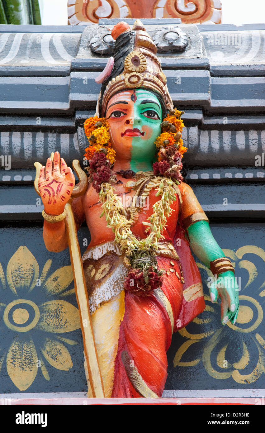 Décoration colorée à l'extérieur de l'Hindu Temple Subrahmanya, Munnar, Kerala, Inde, Asie Banque D'Images