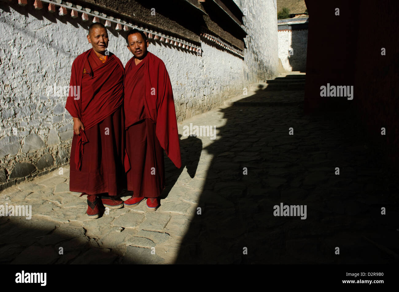 Deux moines du monastère de Tashilunpo, shigatse, Tibet Banque D'Images