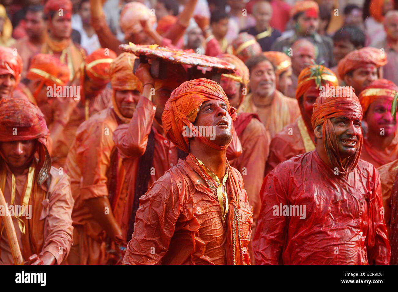 Barsana villageois célébrer Holi dans Nandgaon, les railleries Nandgaon villageois, Nandgaon, Uttar Pradesh, Inde Banque D'Images