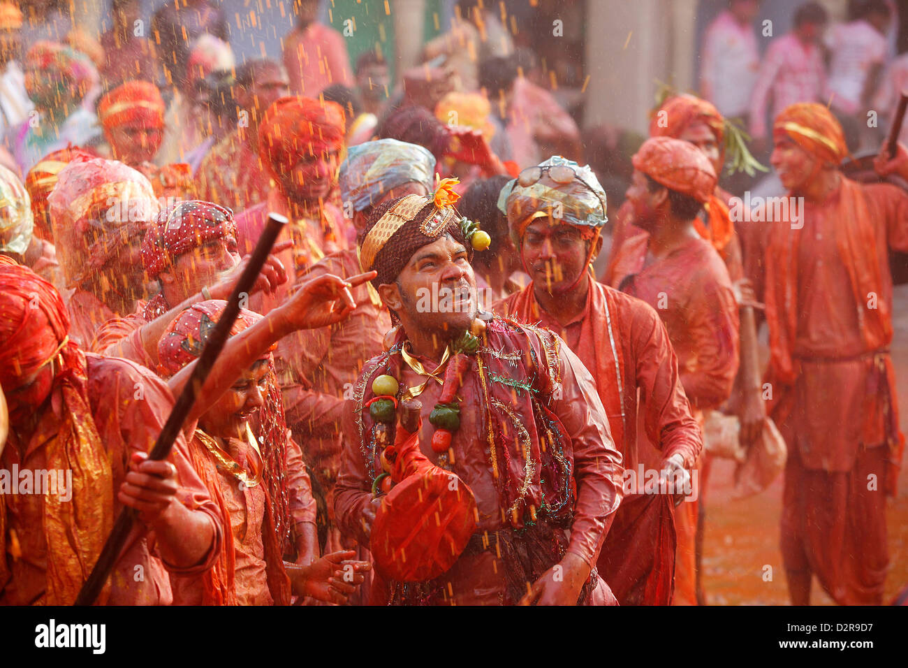 Barsana villageois célébrer Holi dans Nandgaon, les railleries Nandgaon villageois, Nandgaon, Uttar Pradesh, Inde Banque D'Images