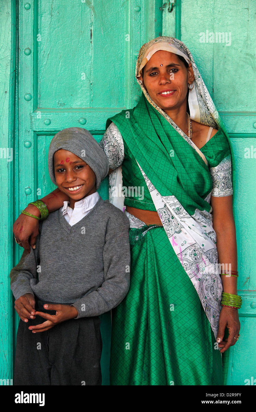 Mère indienne et son fils, Nandgaon, Uttar Pradesh, Inde, Asie Banque D'Images