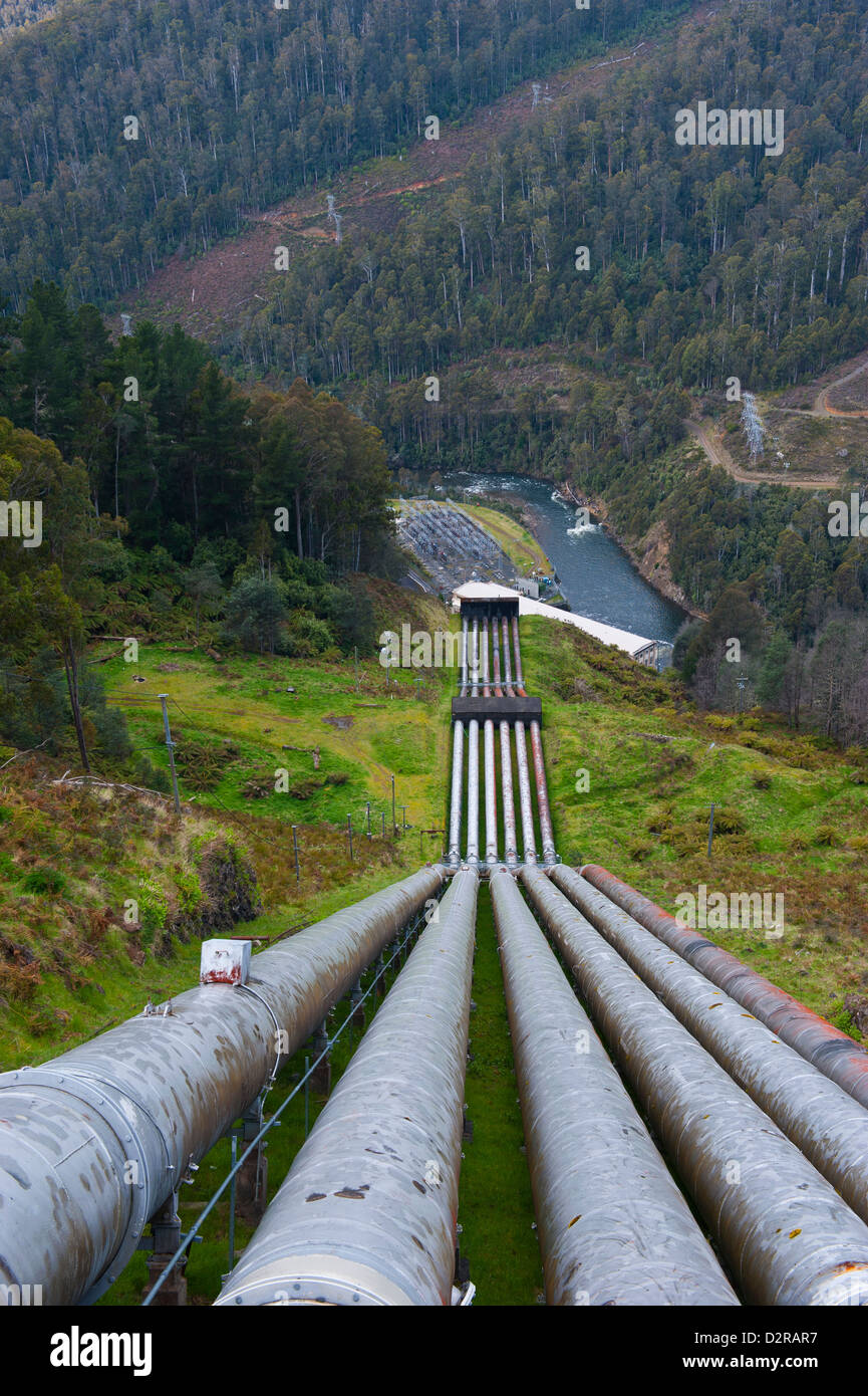 Pipeline d'eau dans l'ouest de la Tasmanie, Australie Banque D'Images
