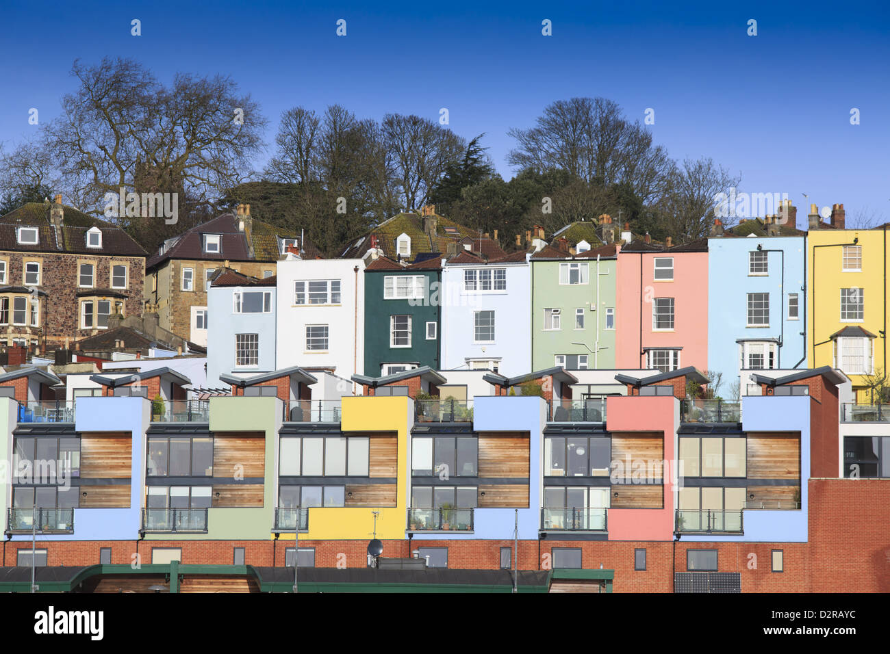 Un mélange de maisons multicolores à Bristol, sur les rives de la port flottant Banque D'Images