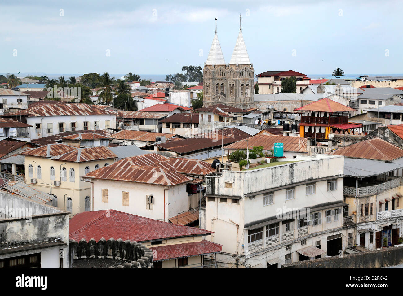 De Stonetown Zanzibar avec la Cathédrale St Josephs, Tanzanie Banque D'Images