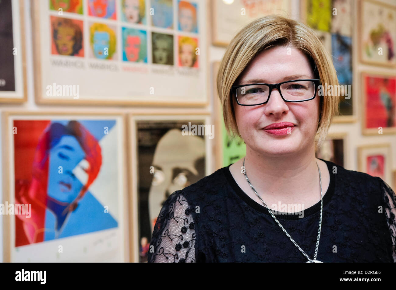 31 janvier 2013 à Belfast, en Irlande du Nord. Gillian Mitchell, directeur des programmes à la Metropolitan Arts Center (MAC), lors d'une exposition rare de travailler par Andy Warhol en raison d'ouvrir au public le 8 février. (Crédit obligatoire : 'Toutes les pièces d'exposition d'Andy Warhol, artiste National Galleries of Scotland chambres et Tate. Acquis conjointement par l'intermédiaire d'Offay Don avec l'aide de l'héritage National Memorial Fund et le Fonds d'Art 2008') Banque D'Images