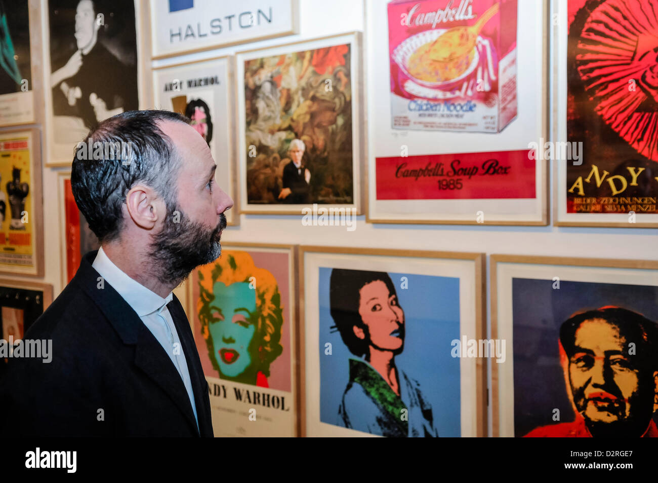 31 janvier 2013 à Belfast, en Irlande du Nord. Hugh Mulholland, conservateur au Metropolitan Arts Center (MAC), lors d'une exposition rare de travailler par Andy Warhol en raison d'ouvrir au public le 8 février. (Crédit obligatoire : 'Toutes les pièces d'exposition d'Andy Warhol, artiste National Galleries of Scotland chambres et Tate. Acquis conjointement par l'intermédiaire d'Offay Don avec l'aide de l'héritage National Memorial Fund et le Fonds d'Art 2008') Banque D'Images