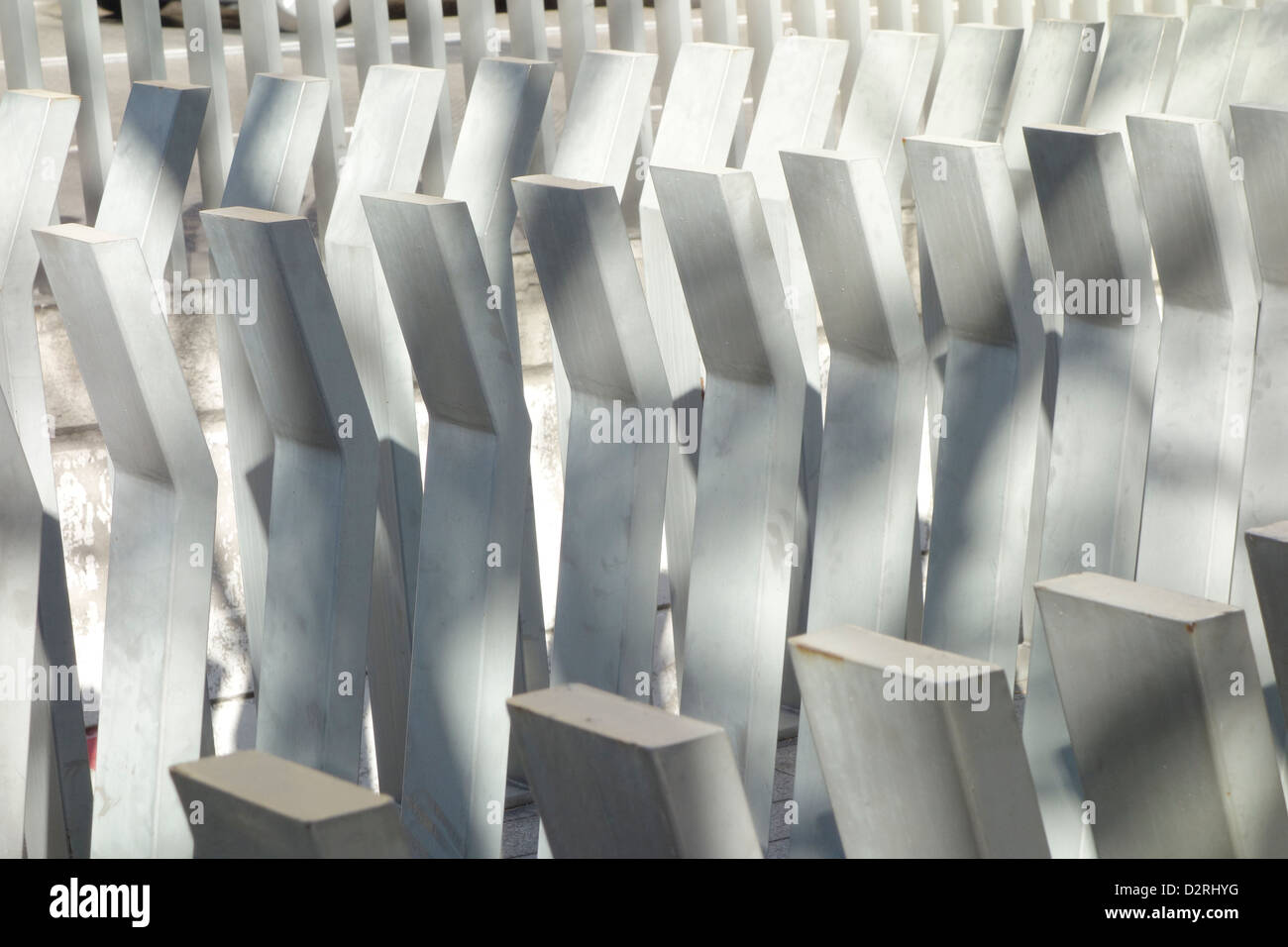 Abstract pattern design acier urbain ombres barrière lumière madrid ville concept Banque D'Images