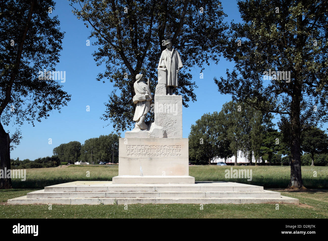 Statue du général Maistre et 21e Corps d'armée, à côté de la chapelle Notre Dame de Lorette Cimetière commémoratif national et, en France. Banque D'Images