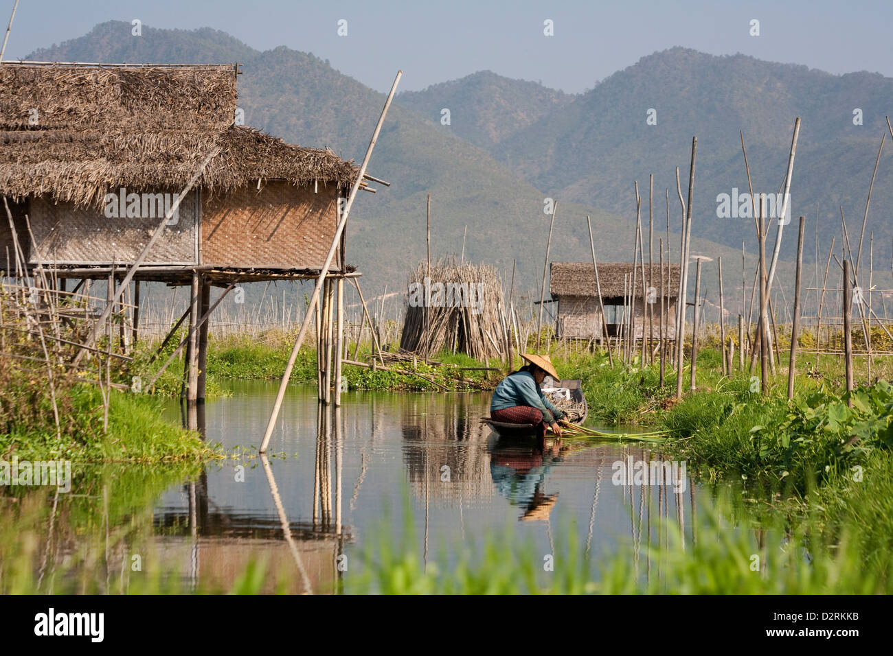 Maison de pêcheur sur pilotis du lac Inle au Myanmar (Birmanie) Banque D'Images