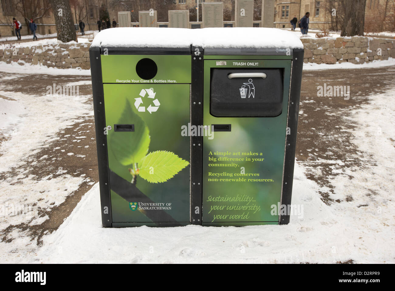 Solar powered corbeille recouverte de neige University of Saskatchewan Saskatoon Canada Banque D'Images