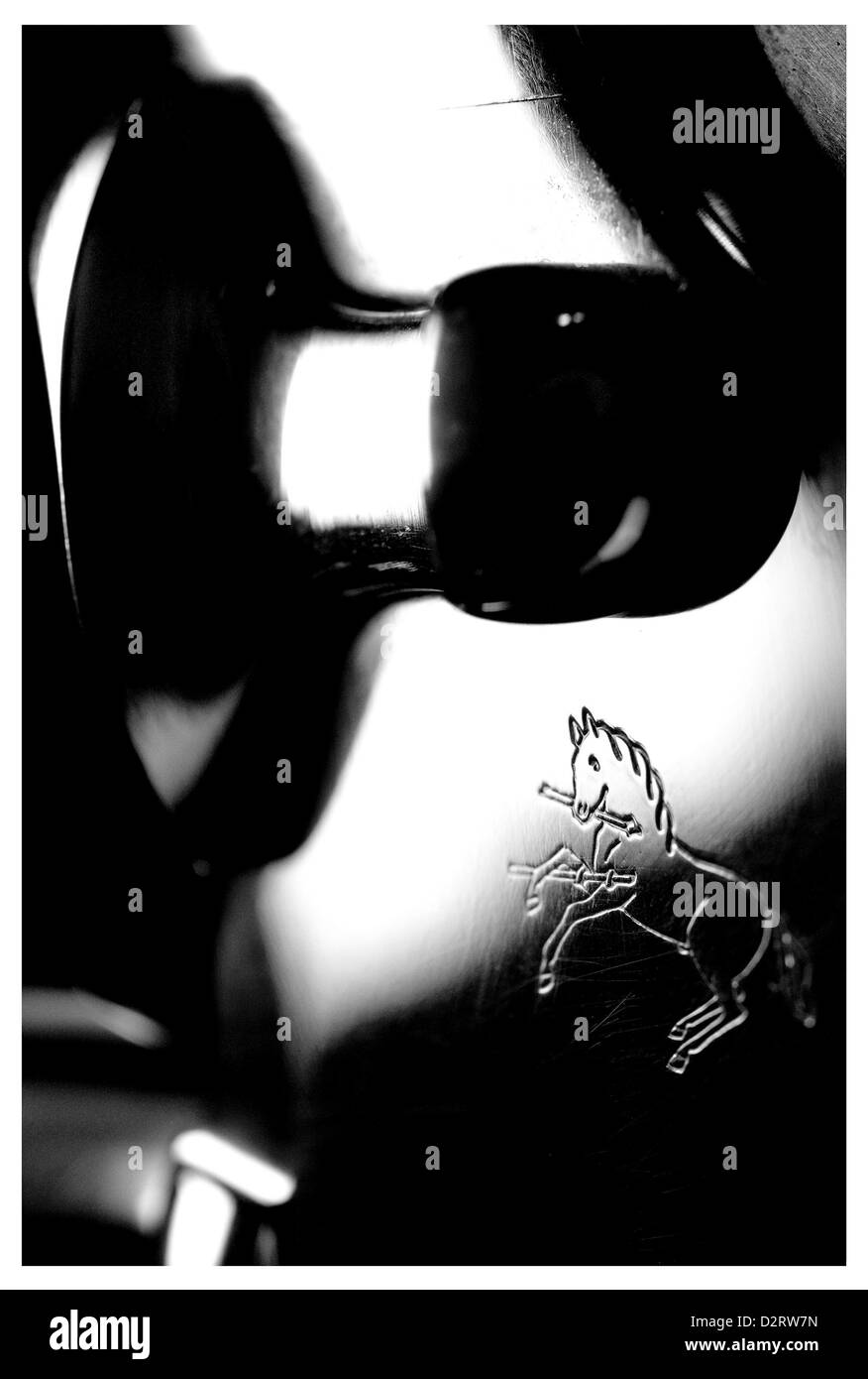 2 juin 2007 - Jan 31, 2013 - San Jose, Californie, USA - Close-up d'un Colt Python ''Snake Eyes'' Limited Edition .357 Magnum inox brillant snubby revolver arme à la main. (Crédit Image : © Jérôme Brunet/ZUMAPRESS.com) Banque D'Images