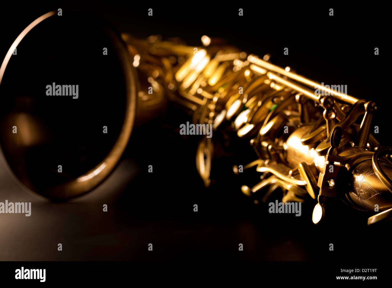 Sax Tenor Saxophone or macro avec focus sélectif sur noir Banque D'Images