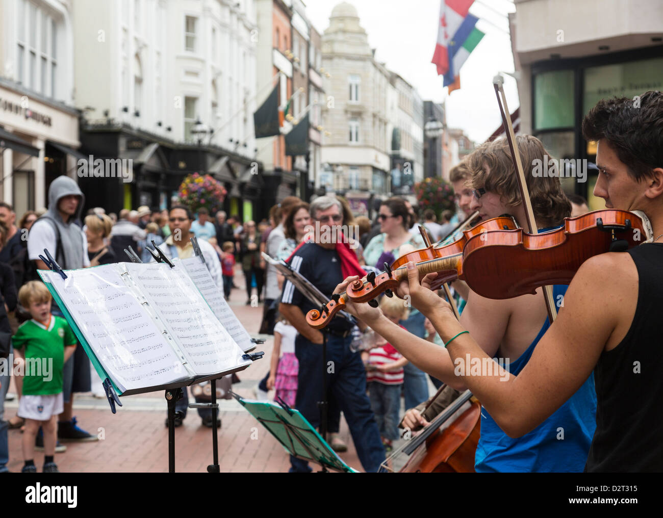 Des musiciens de rue dans la région de Grafton Street, Dublin, Irlande Banque D'Images