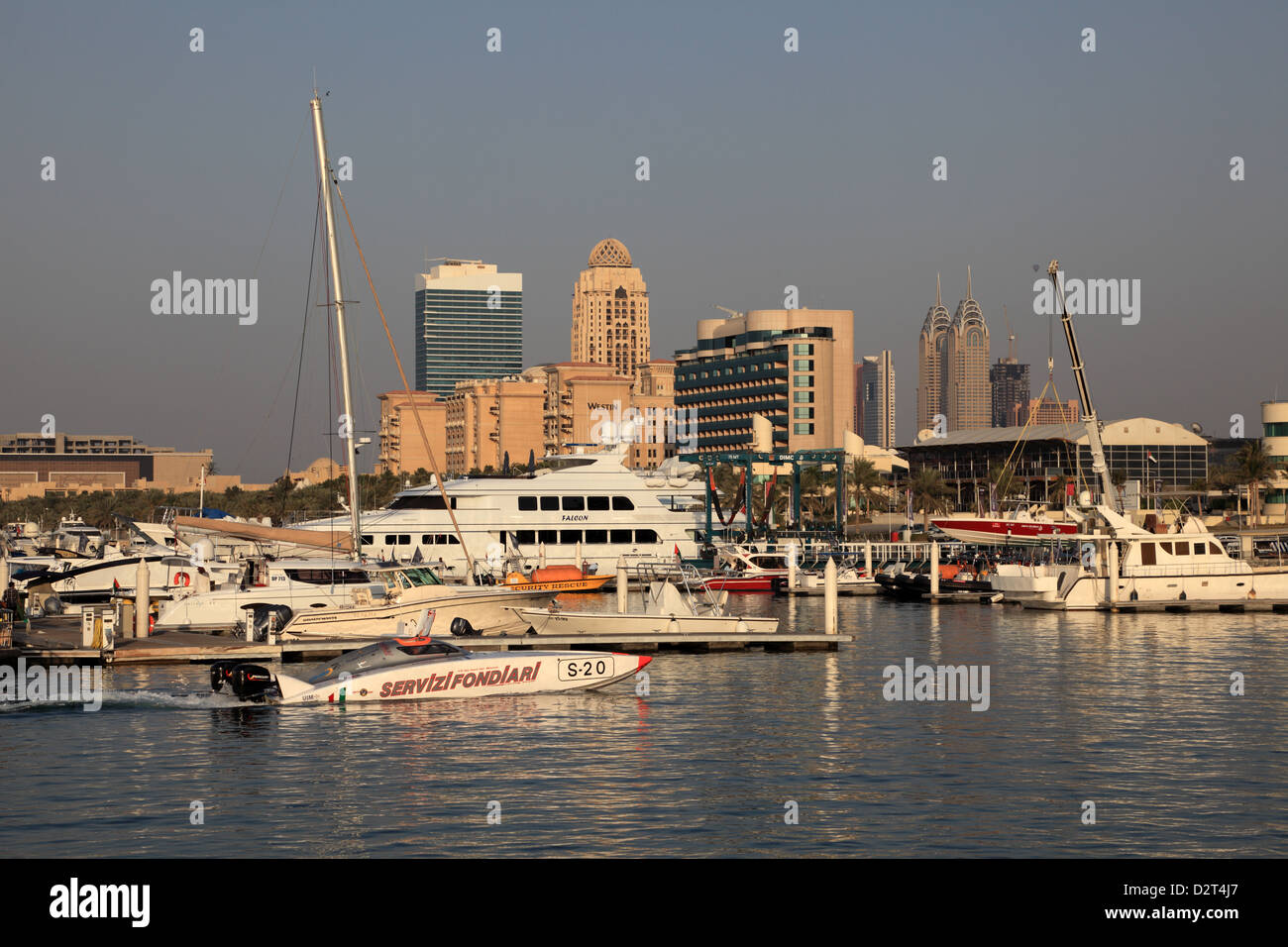 Yachts et bateaux dans la Marina de Dubaï, Émirats Arabes Unis Banque D'Images