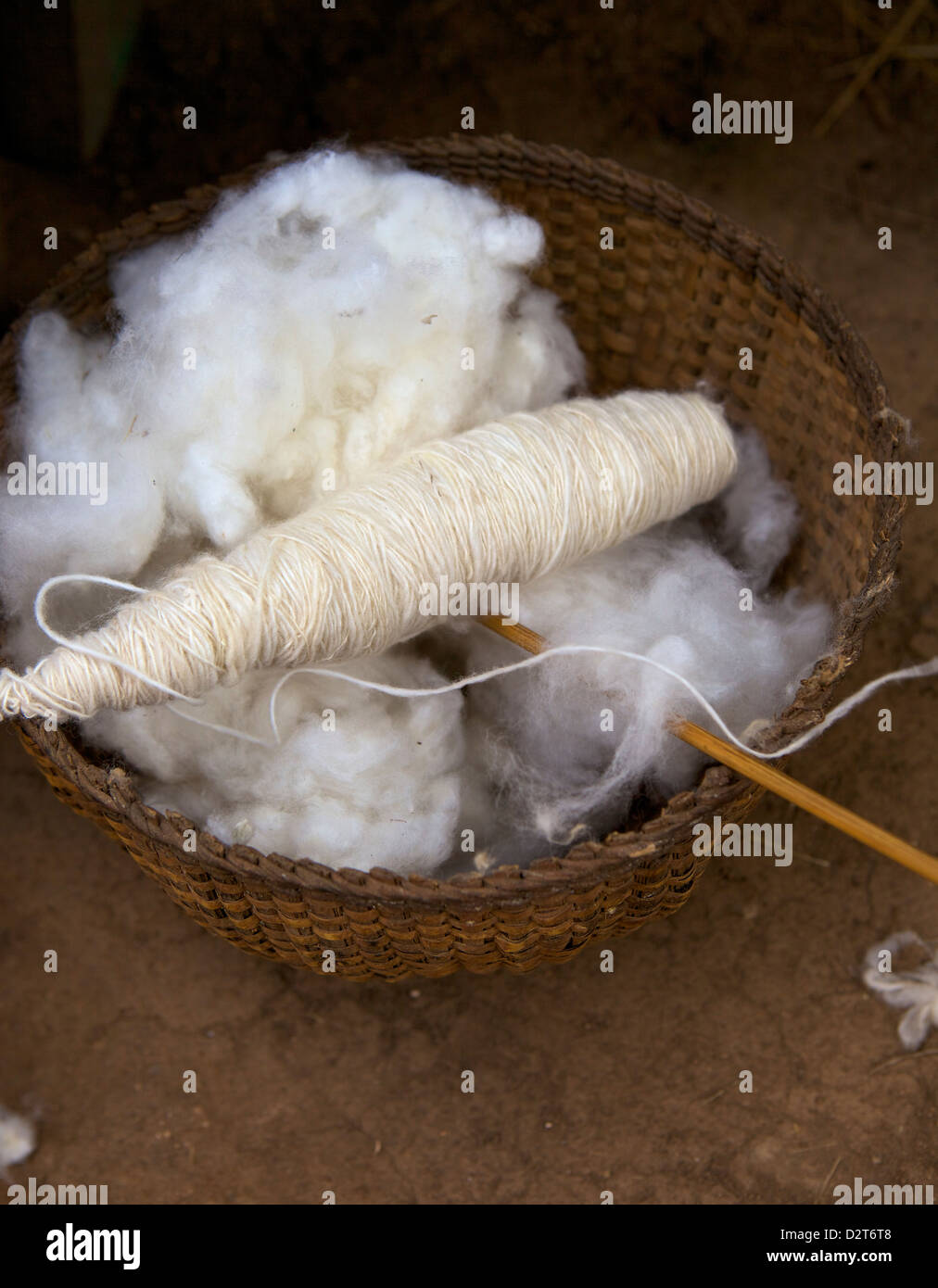 La filature de coton, de Chencha, Dorze, Ethiopie, Afrique Banque D'Images