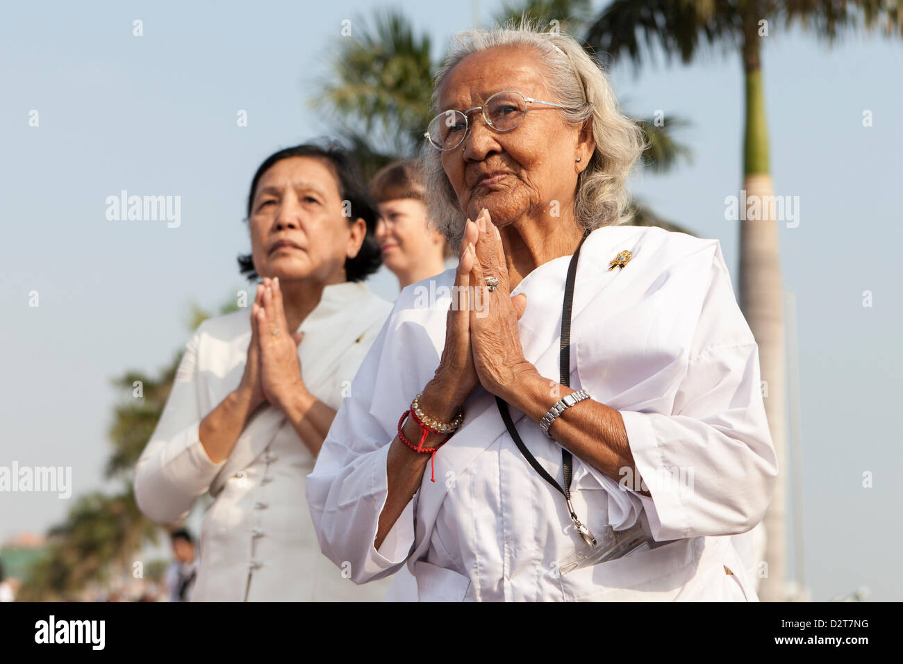Phnom Penh, Cambodge. 1er février 2013. Les gens priant lors des funérailles du roi Norodom Sihanouk, qui est décédé en octobre. Credit : Combre Stephane / Alamy Live News Banque D'Images