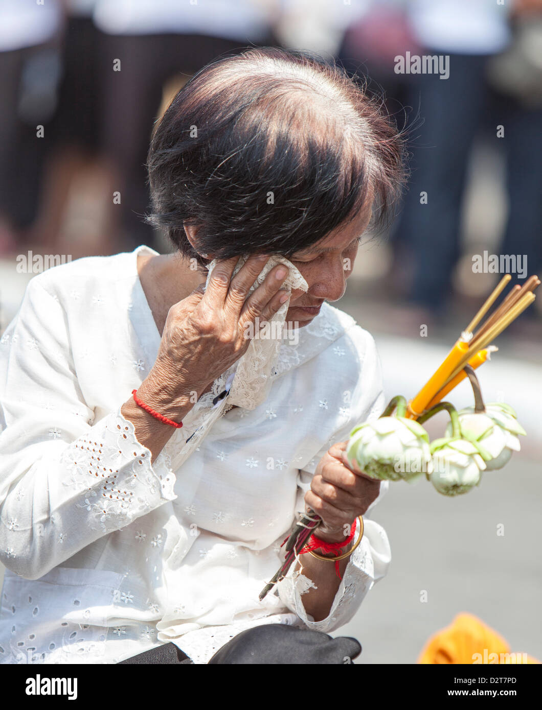 Phnom Penh, Cambodge. 1er février 2013. Les gens priant lors des funérailles du roi Norodom Sihanouk, qui est décédé en octobre. Credit : Combre Stephane / Alamy Live News Banque D'Images