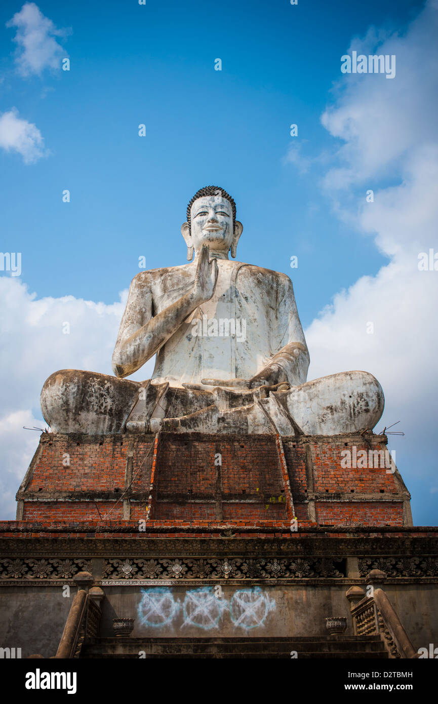 Wat Ek Phnom statue de bouddha à Battambang au Cambodge Banque D'Images