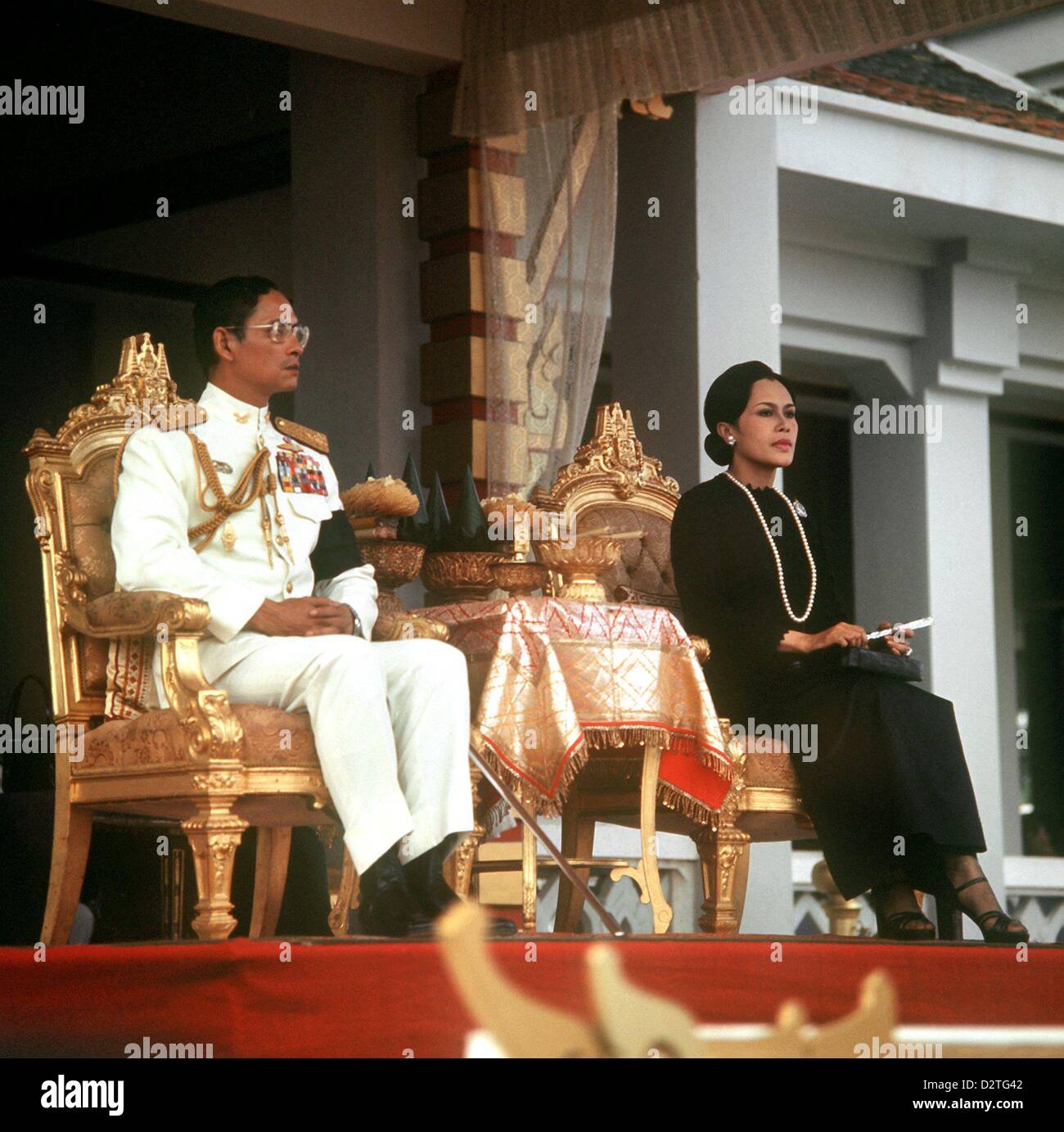 Le Roi Bhumipol et La Reine Sirikit de Thaïlande en 1975. Banque D'Images