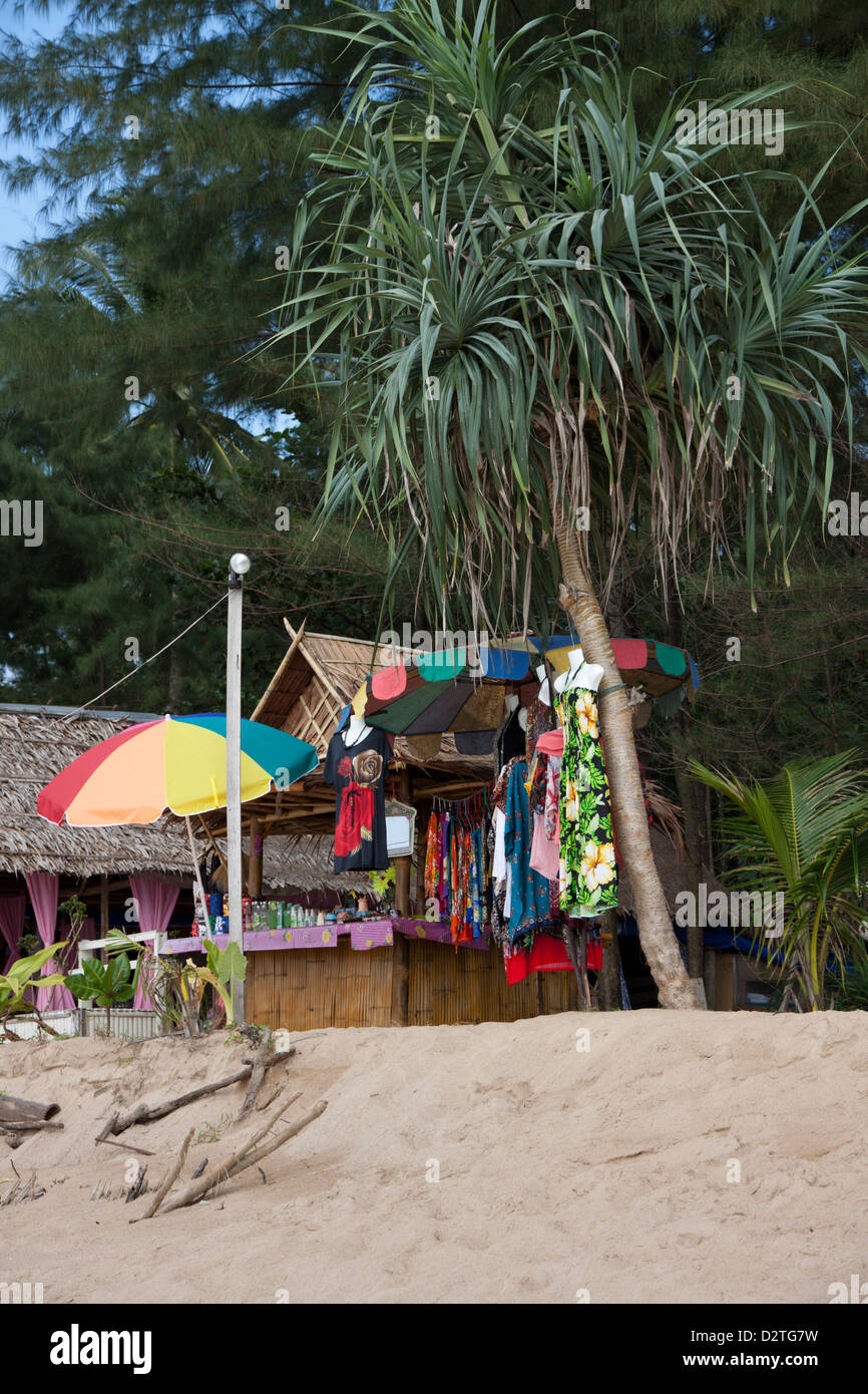 Beach Hut shop sur Khuk plage de Khuk Khak, à Khao Lak en Thaïlande Banque D'Images