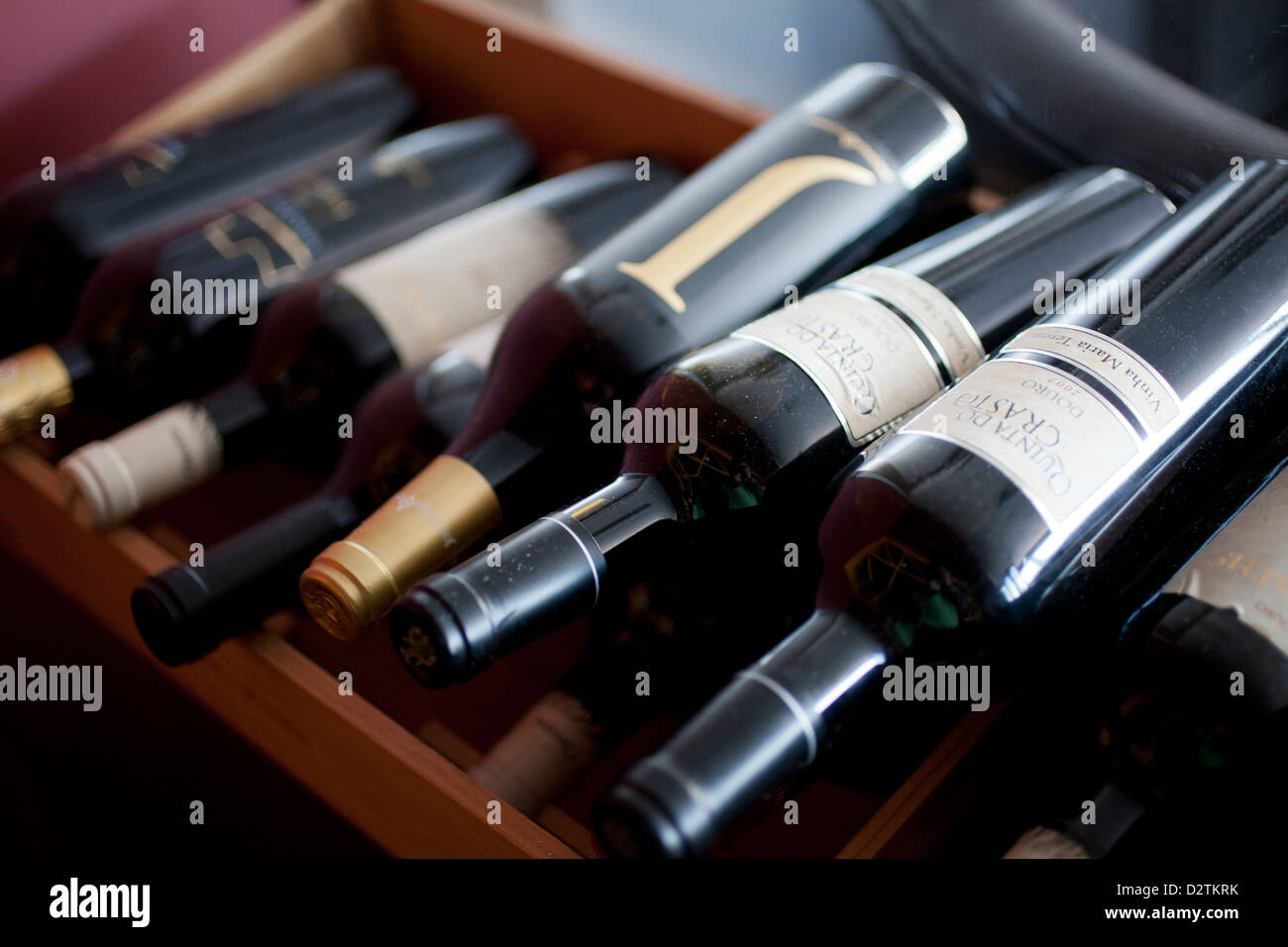 Des bouteilles de vin portugais. Banque D'Images