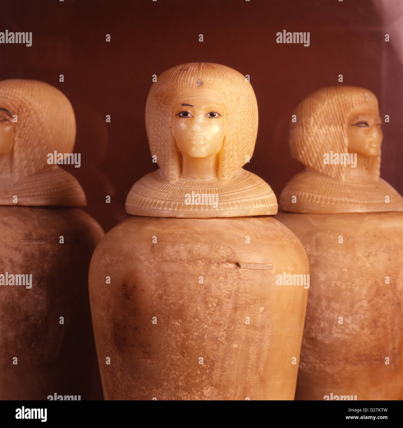 Vases canopes ont été utilisés par les anciens Egyptiens durant le processus de momification pour stocker et conserver les organes de leur propriétaire Banque D'Images