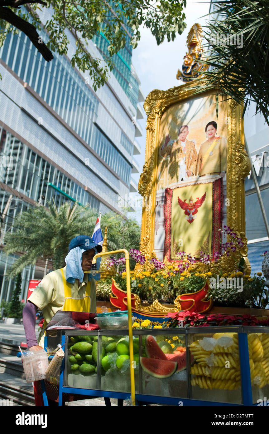 Bangkok, Thaïlande, par le couple de l'affiche de king size sur Sukhumvit Road Banque D'Images