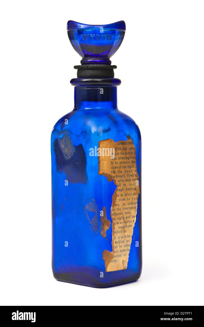 1930 anciens laboratoires Wyeth en verre bleu cobalt flacon pour le rinçage oculaire avec œilleton combiné / boucher Banque D'Images