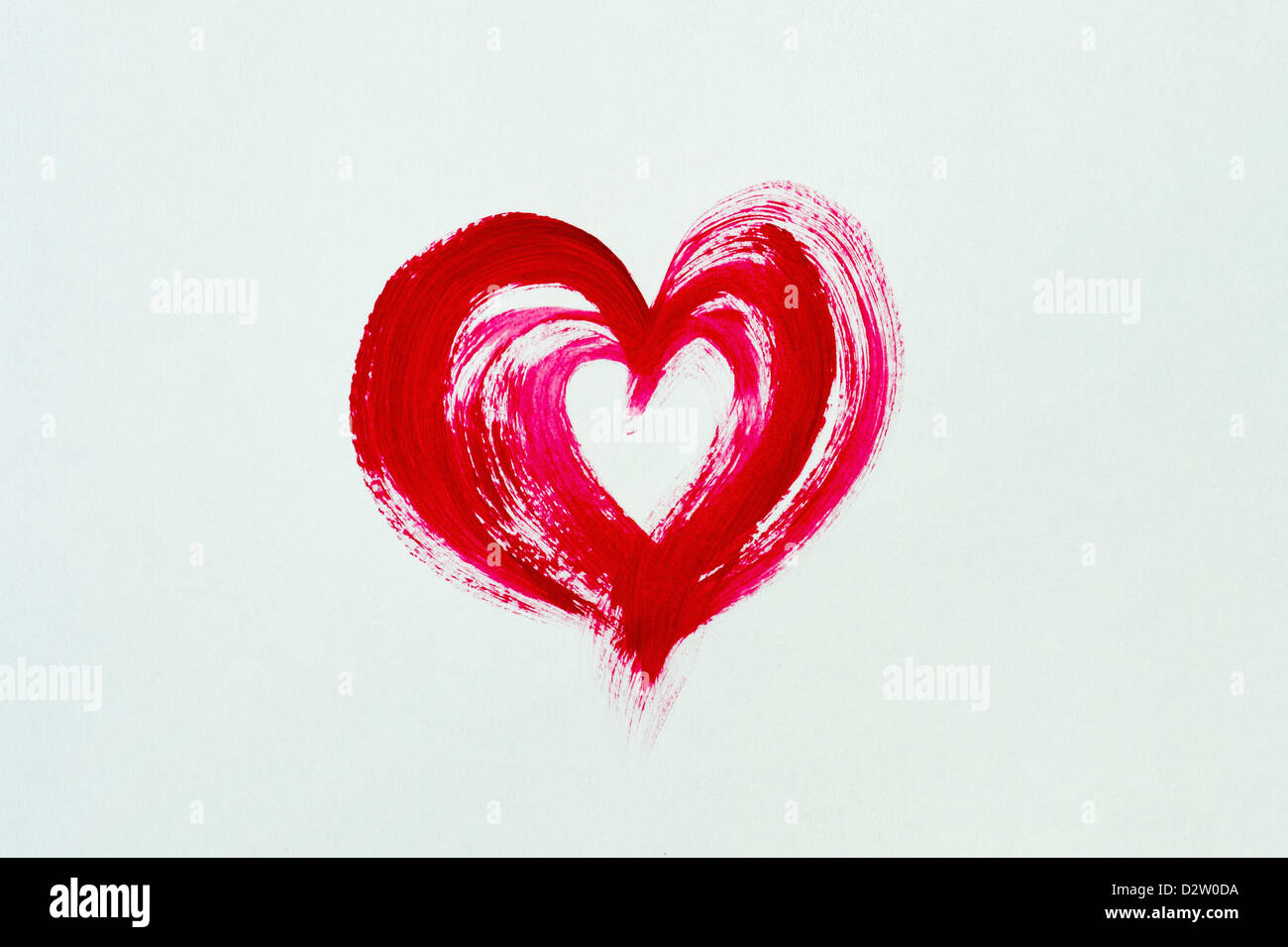 Love Heart peinte en rouge sur fond blanc Banque D'Images