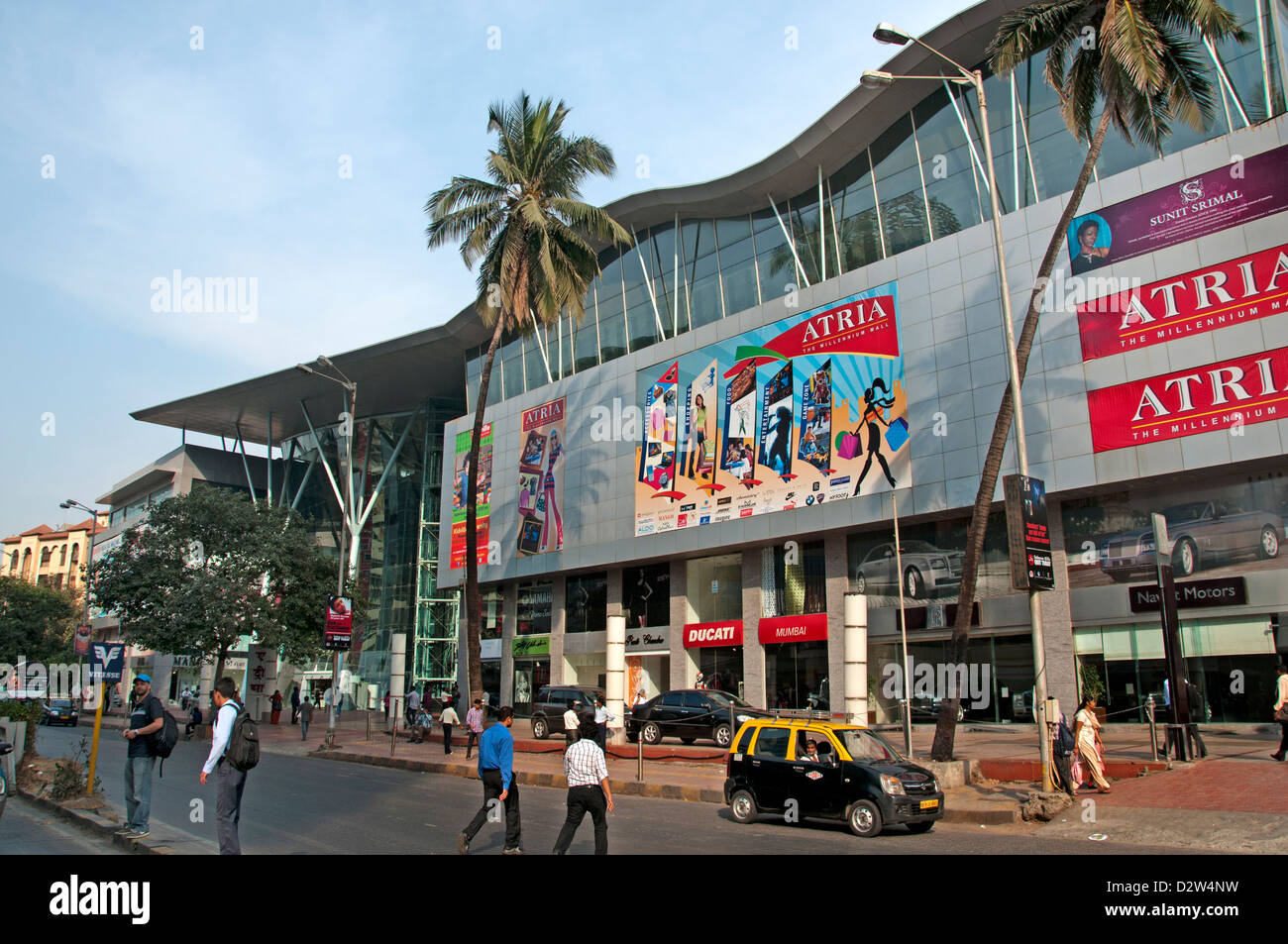 Les objectifs du Millénaire pour l'oreillette Mall Dr Annie Besant Road Worli Bombay ( Inde ) Banque D'Images