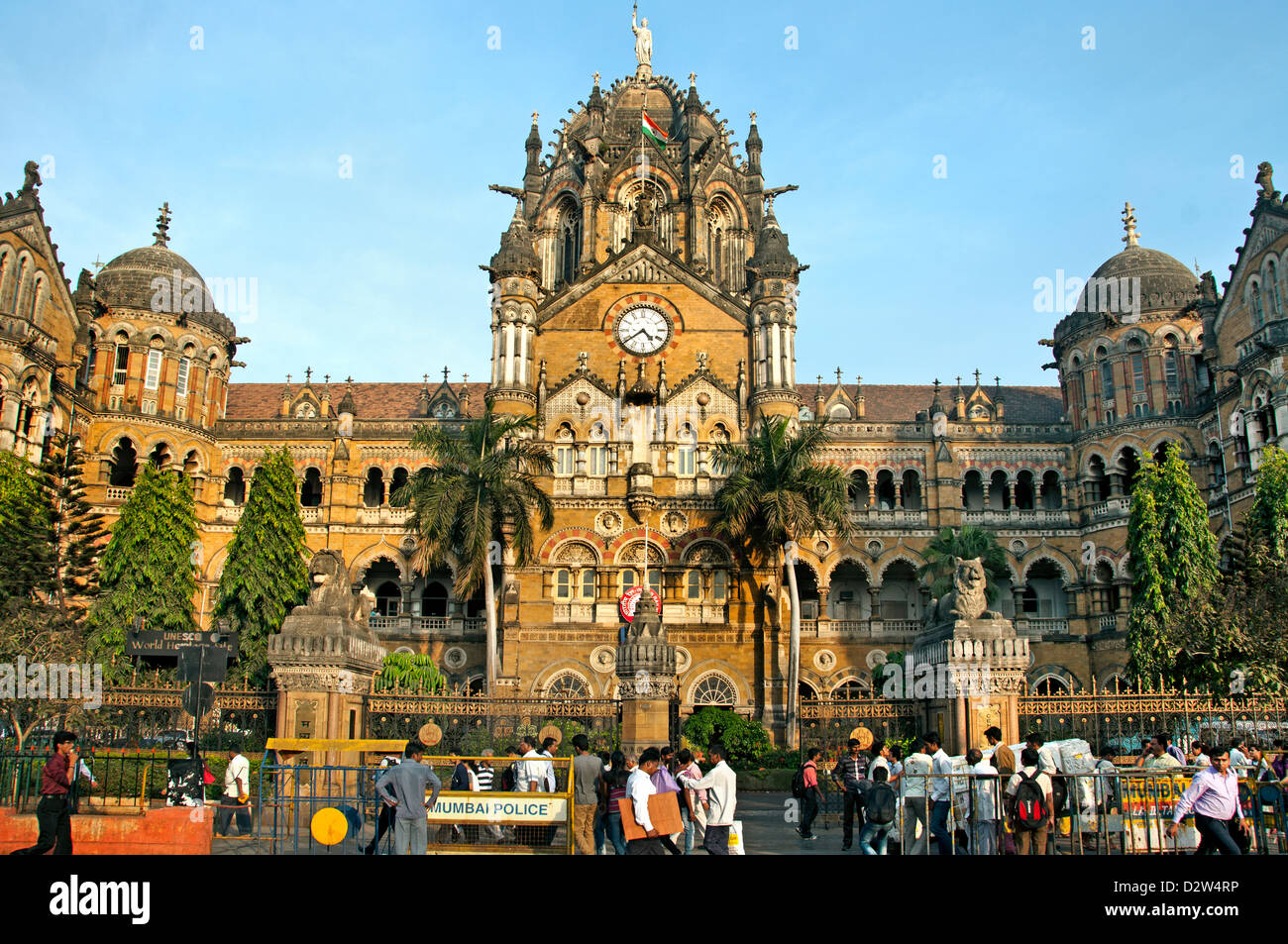 La gare Chhatrapati Shivaji terminus Gare Victoria ( ) Mumbai ( Bombay ) de l'architecture néo-gothique victorienne Inde Banque D'Images