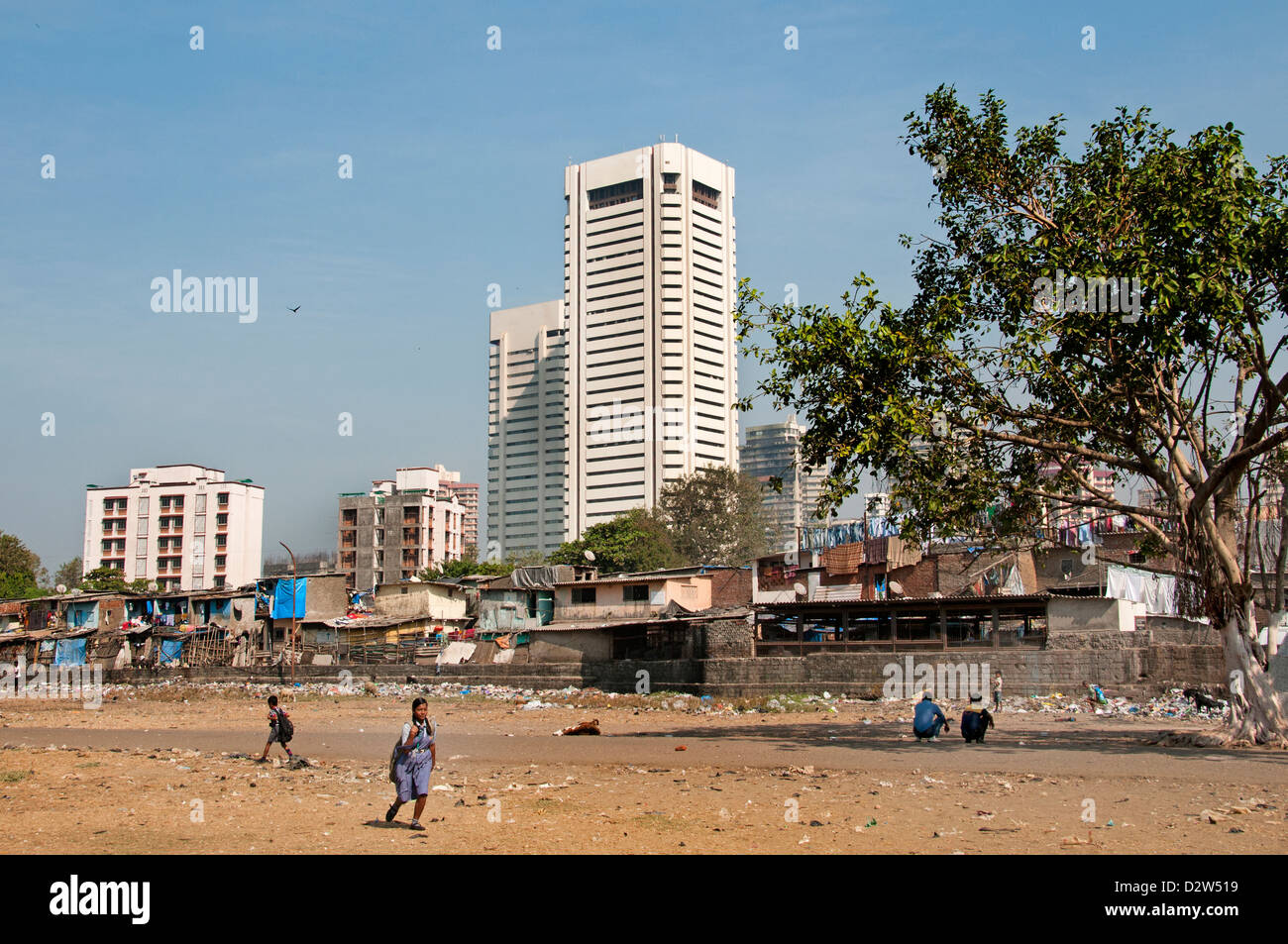 Mumbai ( Bombay ) Inde Slum World Trade Center Colaba Banque D'Images