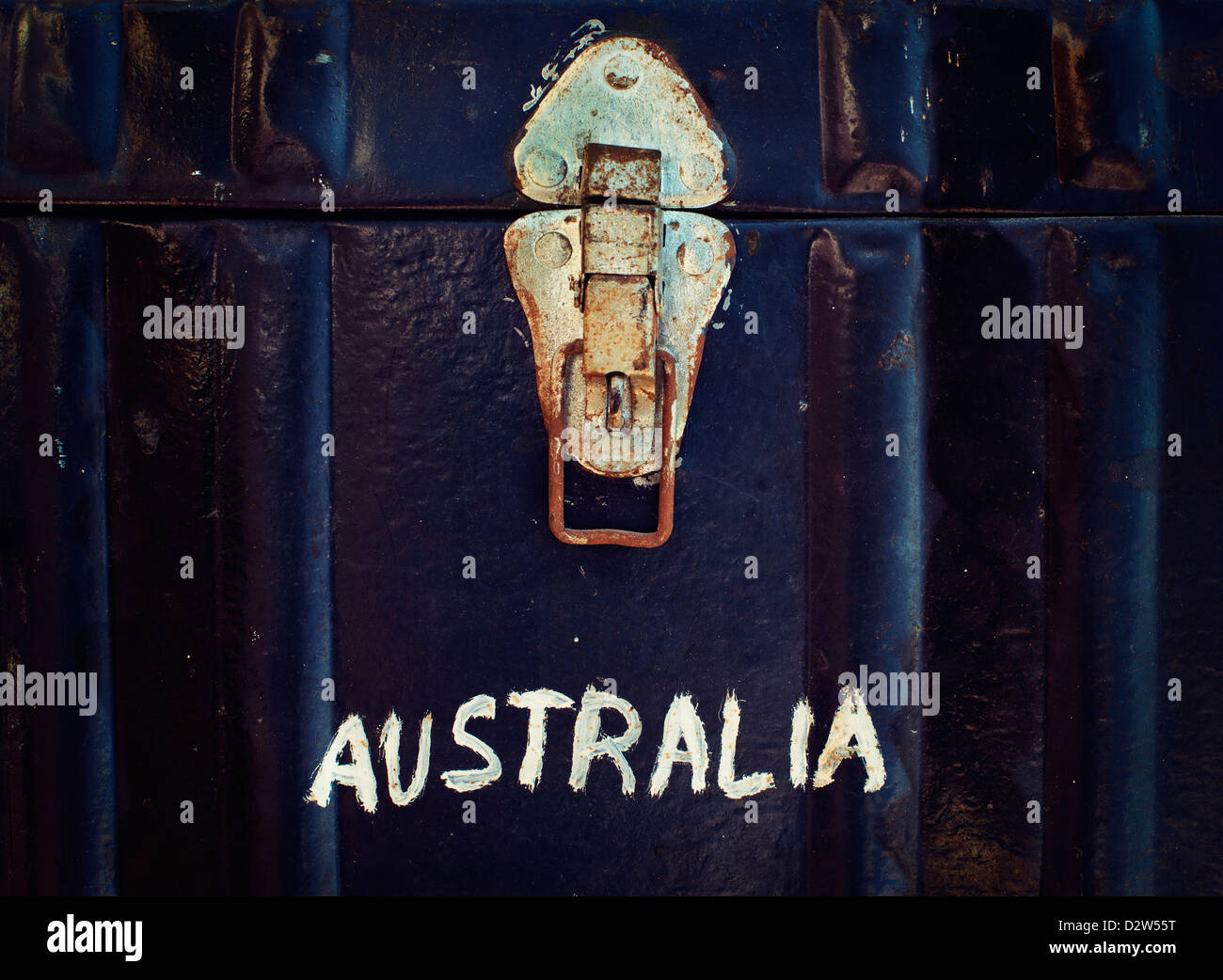 Metal voyageant avec l'Australie tronc peint sur l'extérieur Banque D'Images