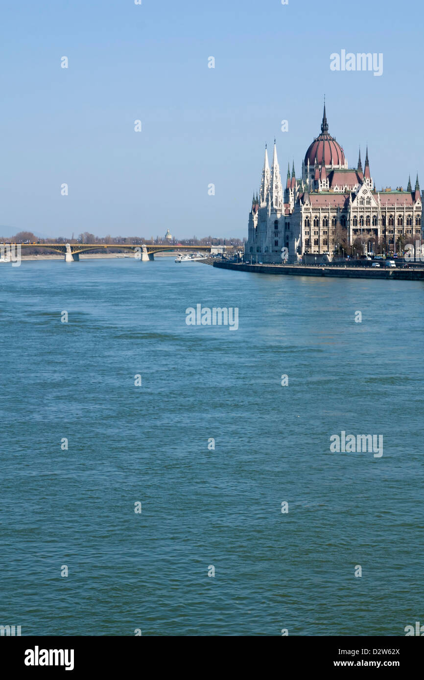 Bâtiment du Parlement hongrois sur les rives du Danube à Budapest Hongrie Banque D'Images