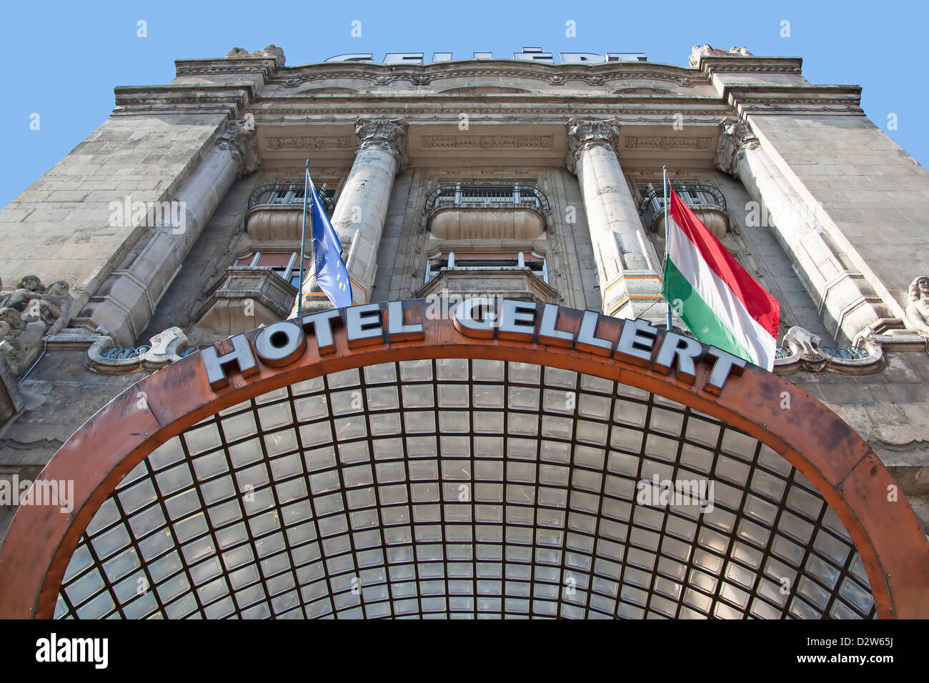 Façade principale de la célèbre station thermale et Hôtel Gellert Budapest en Hongrie Banque D'Images
