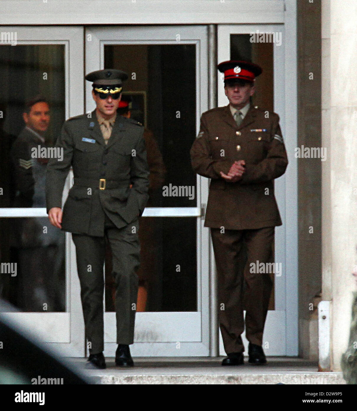 Londres, Royaume-Uni. 2 février 2013. Tom Cruise et Emily Blunt tournage des scènes de 'tout ce que vous avez besoin est tuer' dans Whithall, Londres. Banque D'Images Londres, Royaume-Uni. 2 février 2013. Tom Cruise et Emily Blunt tournage des scènes de 'tout ce que vous avez besoin est tuer' dans Whithall, Londres. Banque D'Images