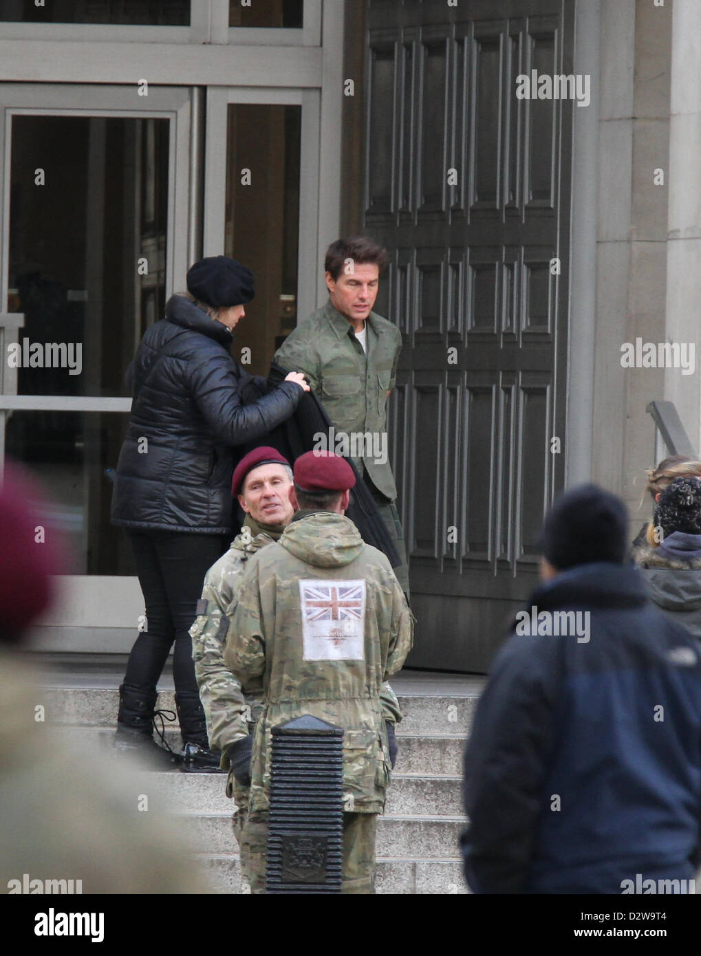Londres, Royaume-Uni. 2 février 2013. Tom Cruise et Emily Blunt tournage des scènes de 'tout ce que vous avez besoin est tuer' dans Whithall, Londres. Banque D'Images Londres, Royaume-Uni. 2 février 2013. Tom Cruise et Emily Blunt tournage des scènes de 'tout ce que vous avez besoin est tuer' dans Whithall, Londres. Banque D'Images