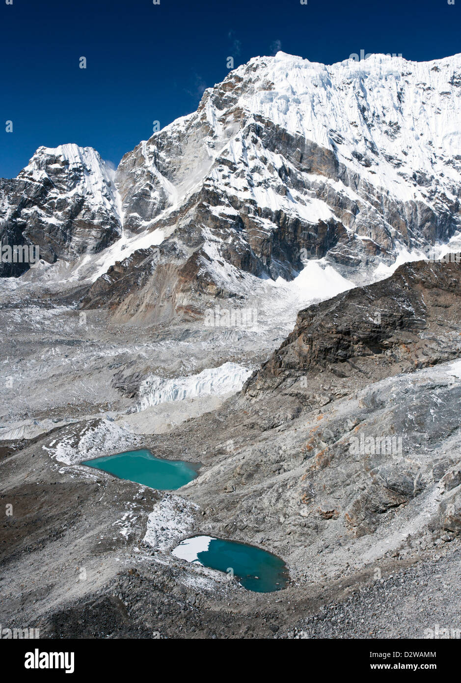 Vue depuis le Kala Patthar (5550m) vers Changri (6027m), dans le parc national de Sagarmatha, région de Khumbu Himal, au Népal. Banque D'Images