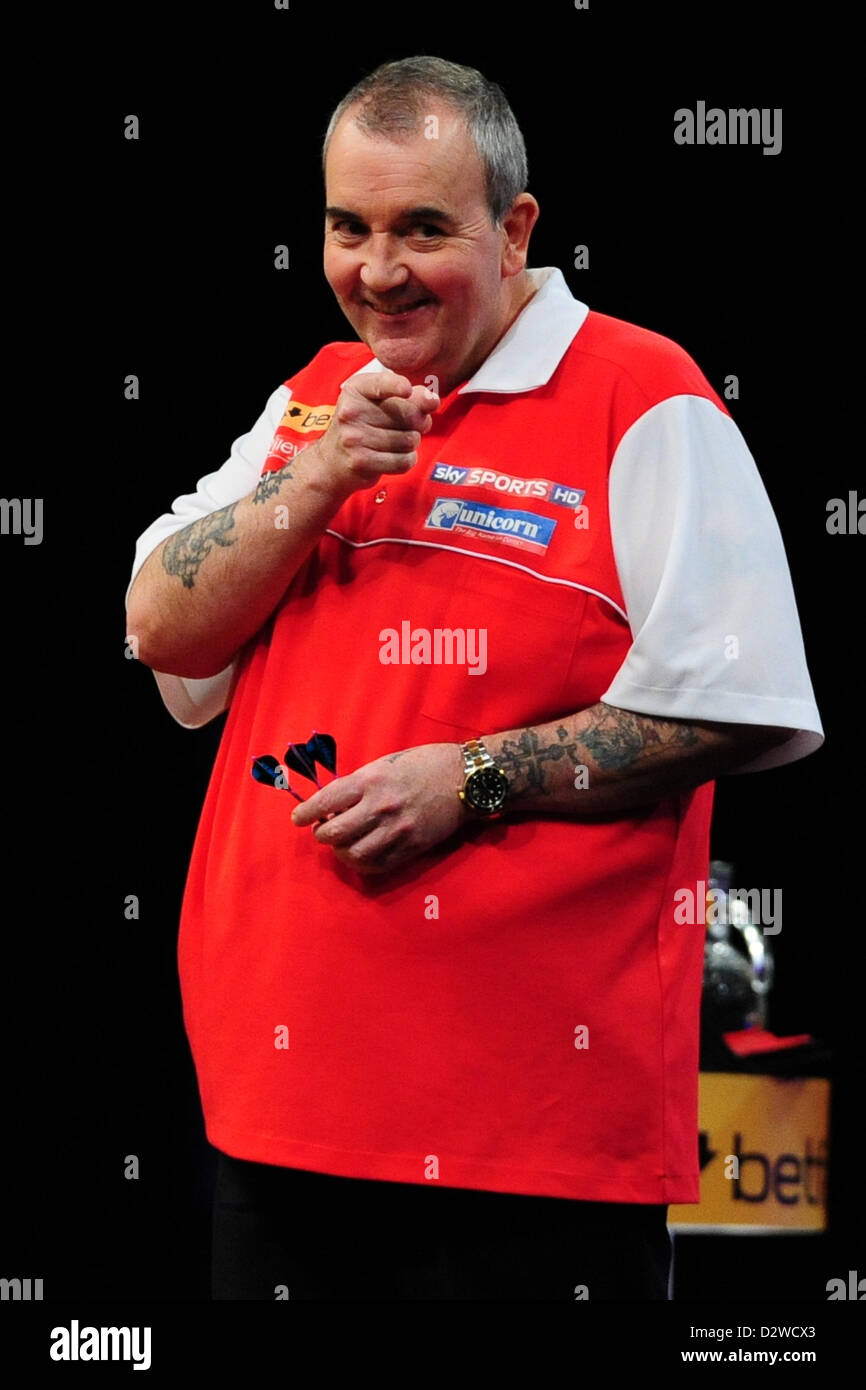 England's Phil Taylor se tient pendant la Coupe du Monde 2013 Betfair de fléchettes à Hambourg Sporthalle à Hambourg, Allemagne, 01 février 2013. Photo : Revierfoto Banque D'Images
