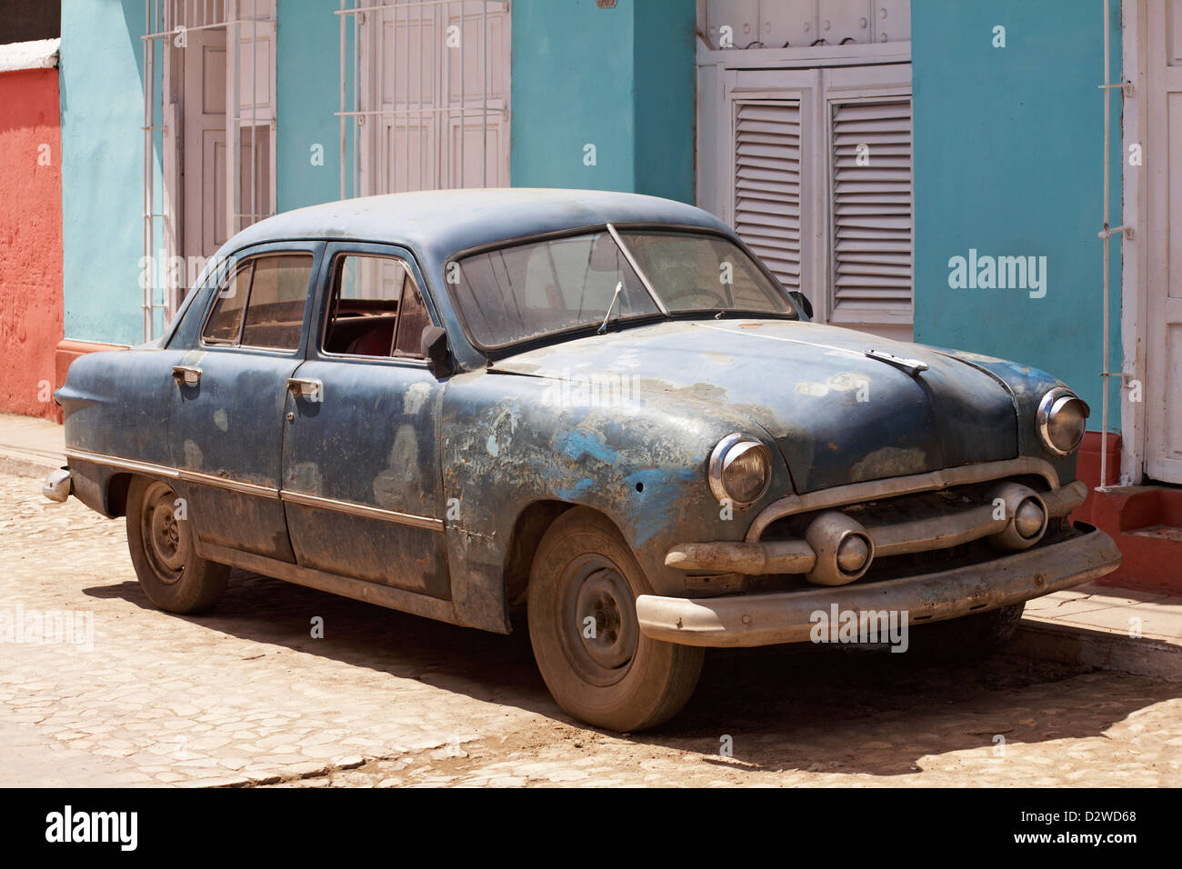 Vu des jours meilleurs - classic voiture garée dans la rue, à Trinidad, Cuba, Antilles, Caraïbes, Amérique centrale en mars Banque D'Images