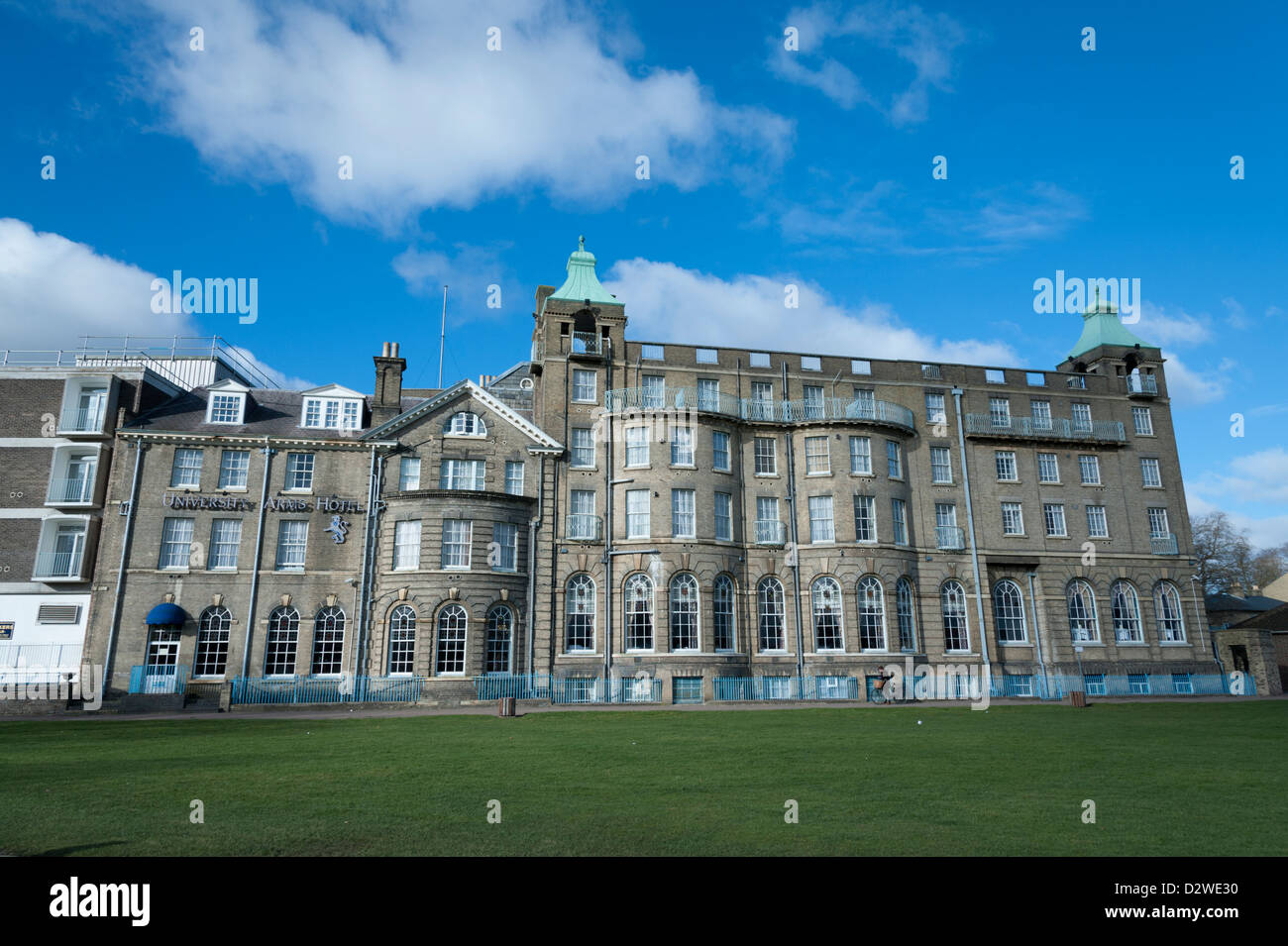 Le De Vere University Arms Hotel De Vere University Arms Hotel Regent Street Cambridge UK surplombant Parker's Piece Banque D'Images