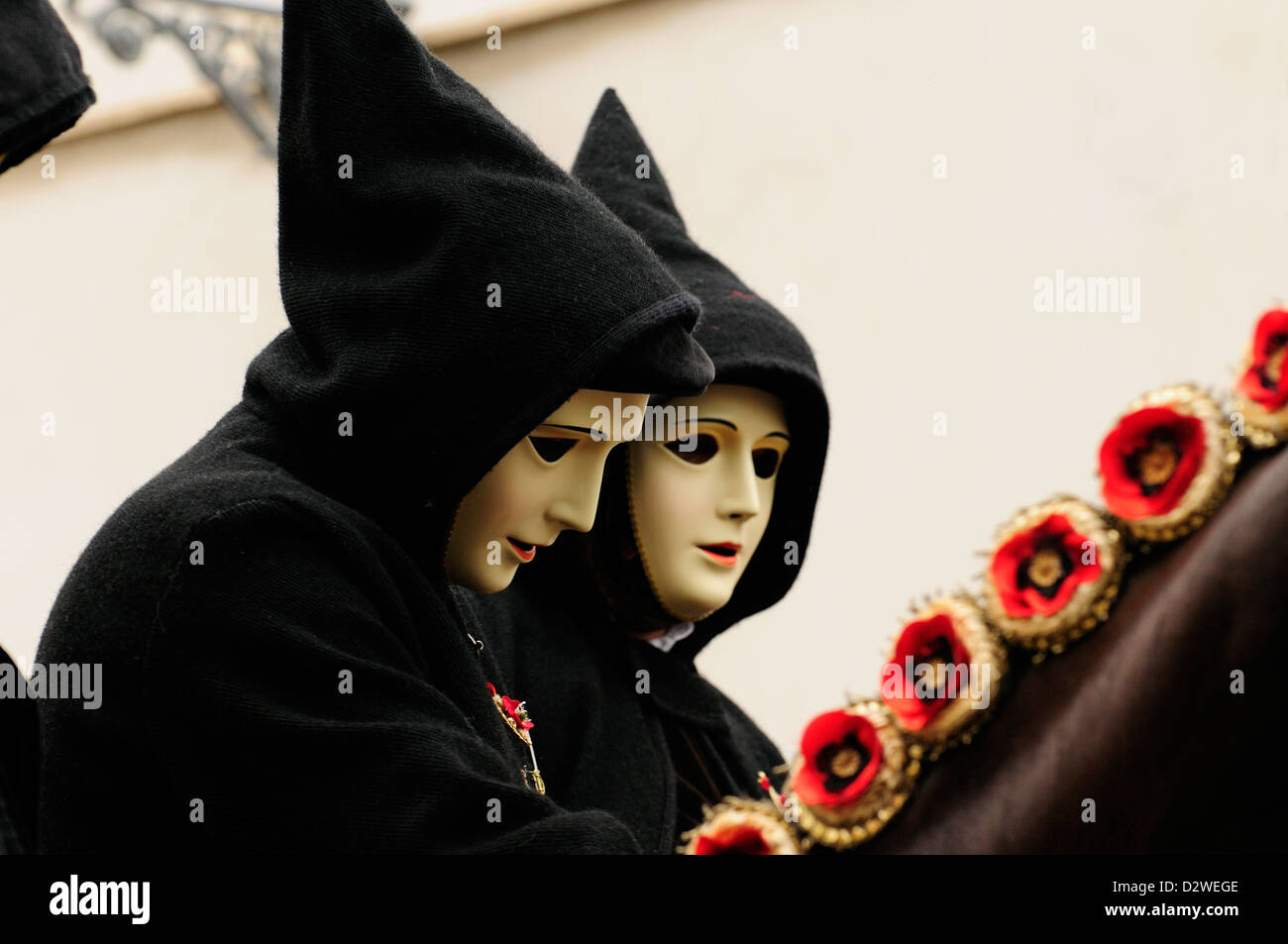 Riders avec masque à la traditionnelle parade carnaval Sartiglia, Oristano, Sardaigne, Italie Banque D'Images